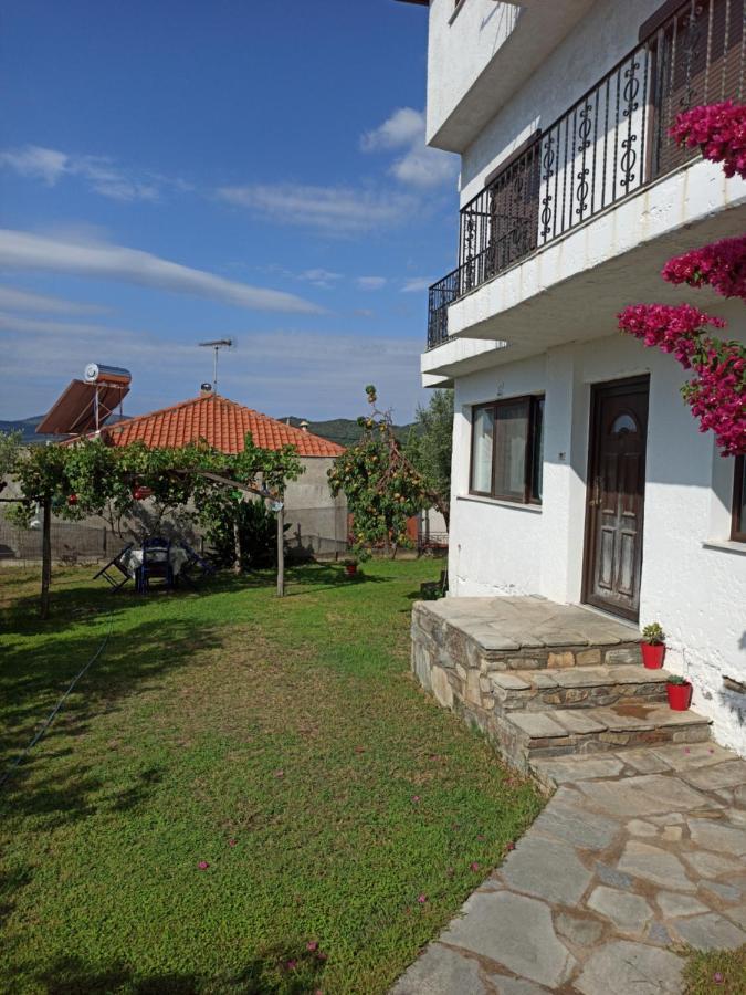 Dora'S House Comfortable Apartment With A Yard And View Пиргадикия Екстериор снимка