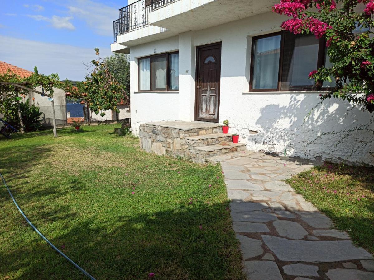 Dora'S House Comfortable Apartment With A Yard And View Пиргадикия Екстериор снимка