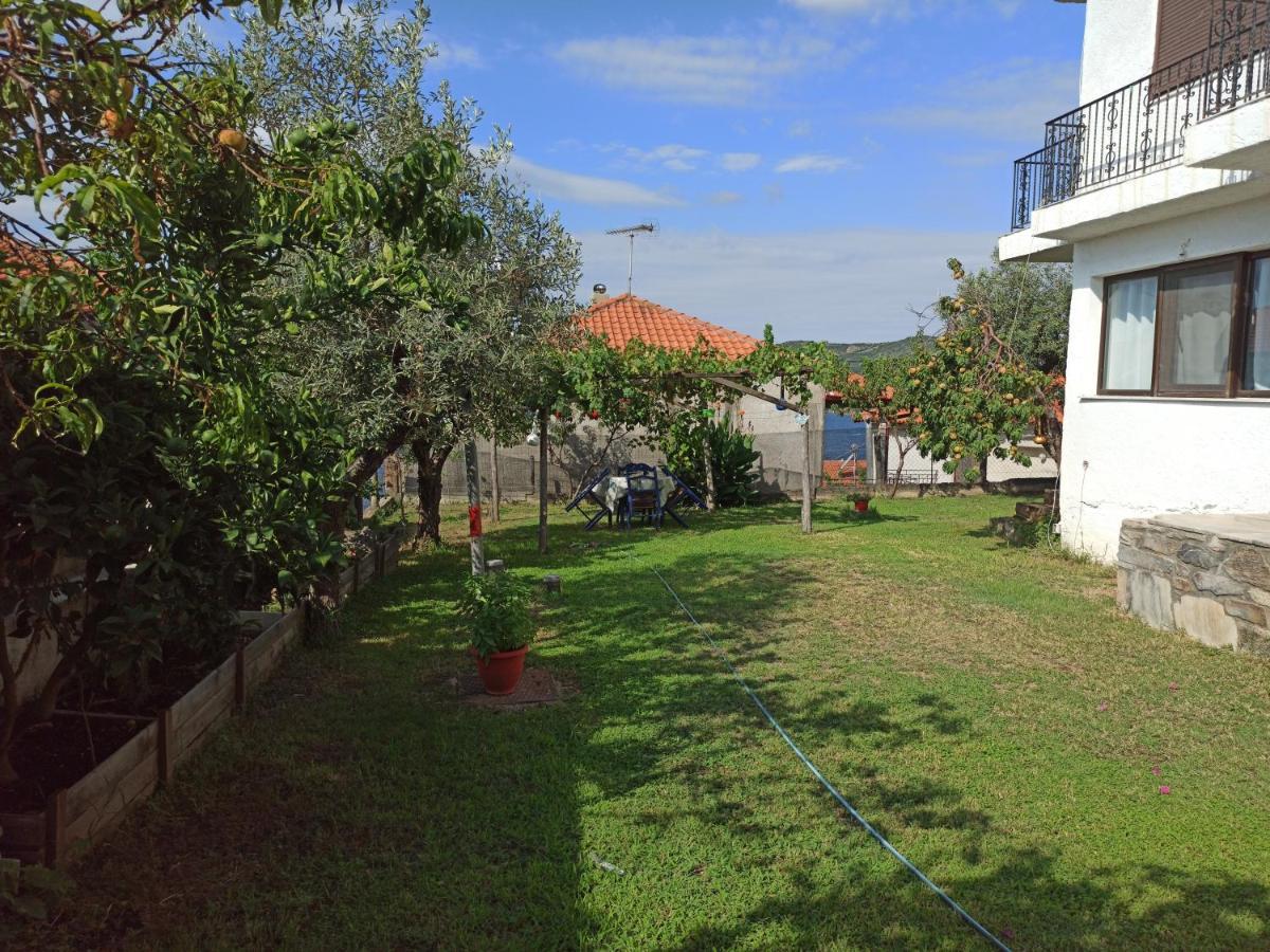 Dora'S House Comfortable Apartment With A Yard And View Пиргадикия Екстериор снимка