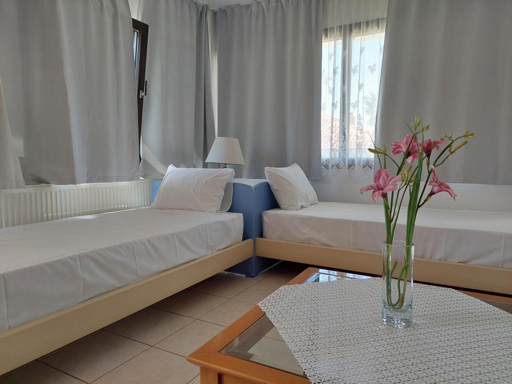 Dora'S House Comfortable Apartment With A Yard And View Пиргадикия Екстериор снимка