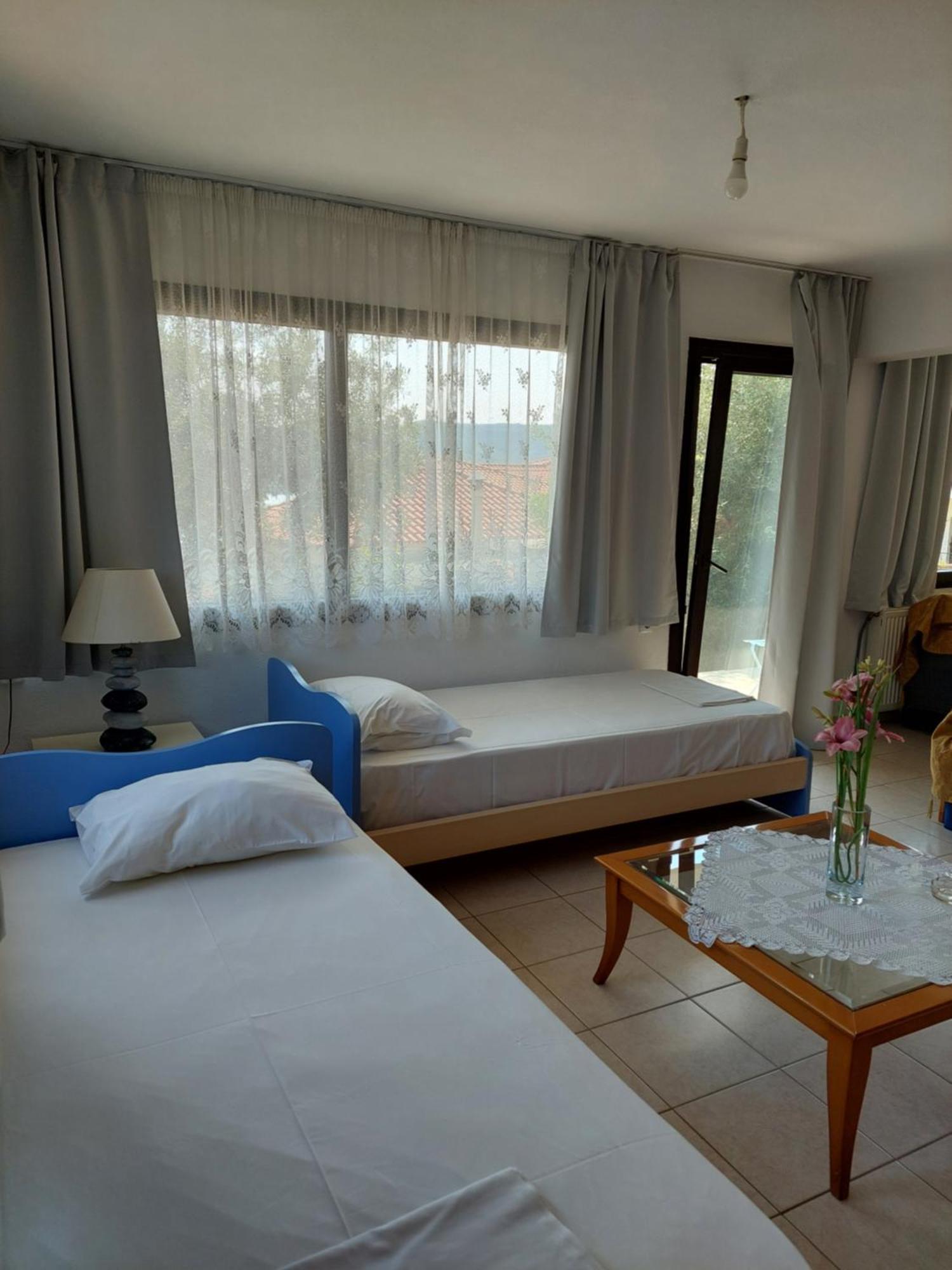 Dora'S House Comfortable Apartment With A Yard And View Пиргадикия Екстериор снимка