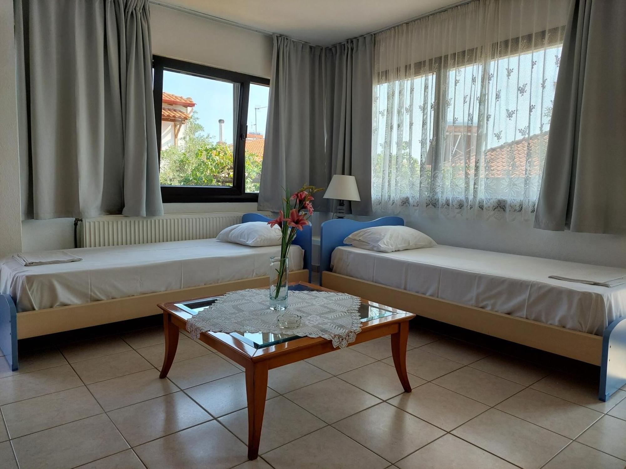 Dora'S House Comfortable Apartment With A Yard And View Пиргадикия Екстериор снимка