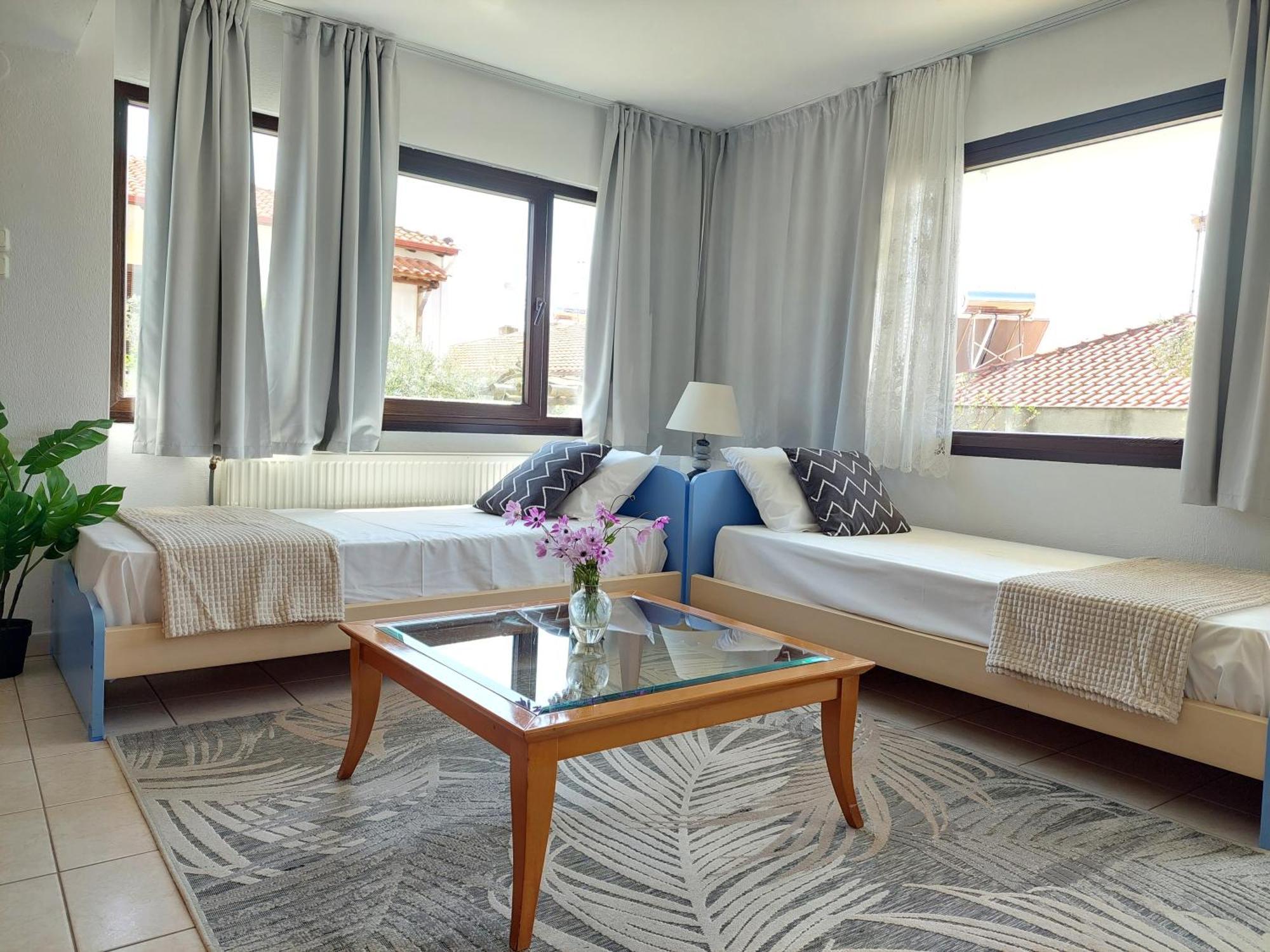 Dora'S House Comfortable Apartment With A Yard And View Пиргадикия Екстериор снимка