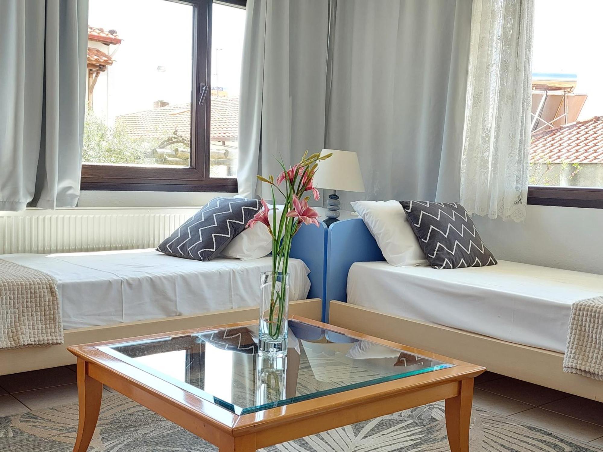 Dora'S House Comfortable Apartment With A Yard And View Пиргадикия Екстериор снимка