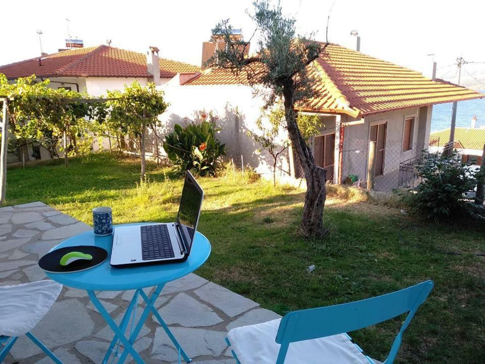 Dora'S House Comfortable Apartment With A Yard And View Пиргадикия Екстериор снимка