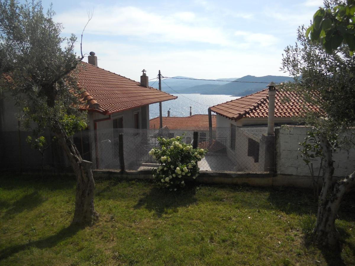 Dora'S House Comfortable Apartment With A Yard And View Пиргадикия Екстериор снимка